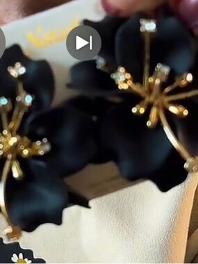 Source Unknown Black and Gold Floral Drop Earrings